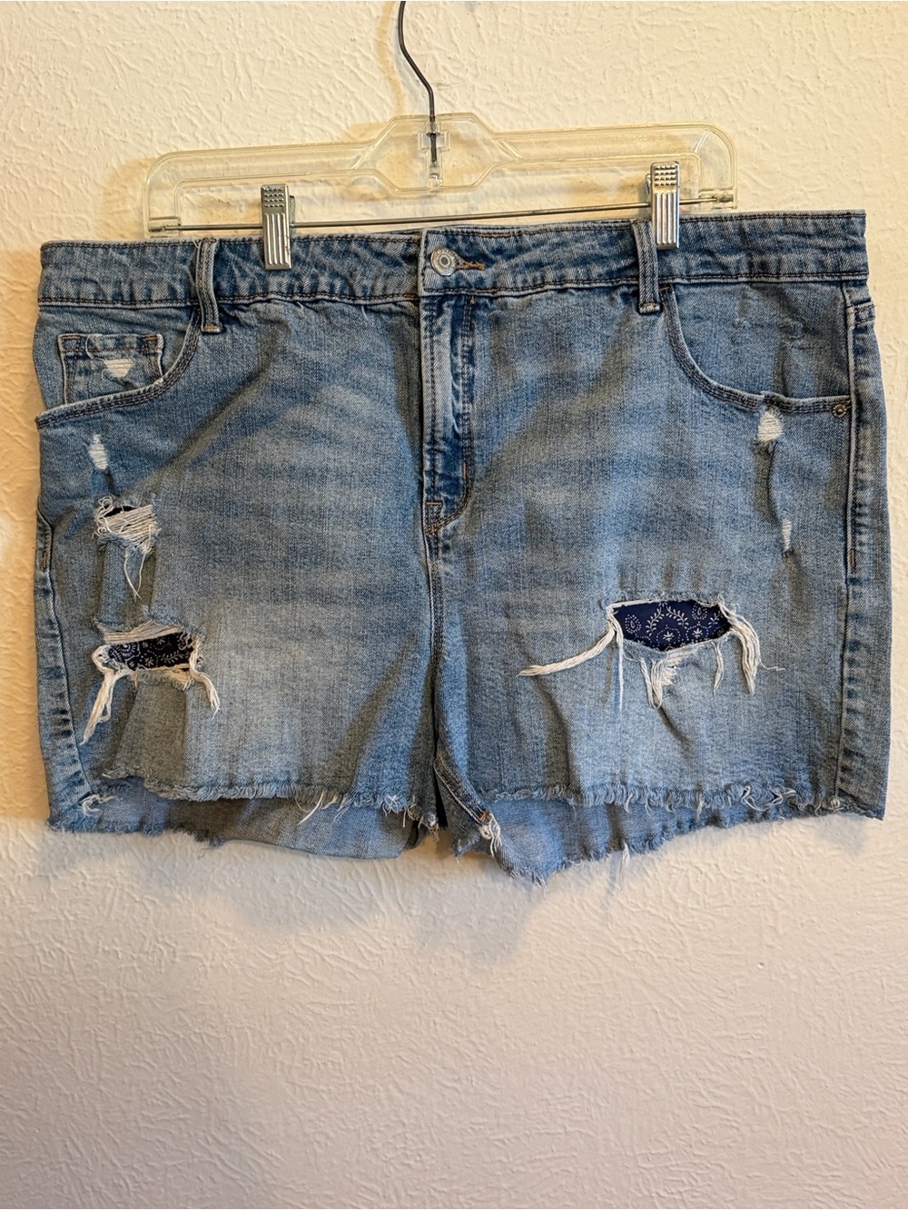 🇺🇸🇺🇸🇺🇸3 for 12$🇺🇸🇺🇸🇺🇸Distressed Denim Women's Shorts with Bandana Patch-18